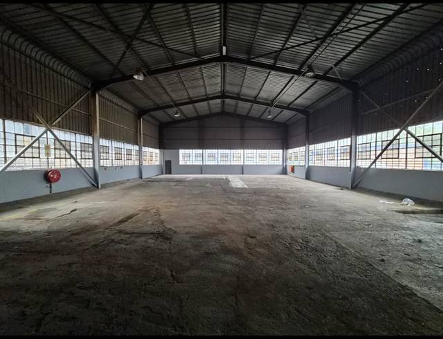 650M² WAREHOUSE TO LET IN WADEVILLE